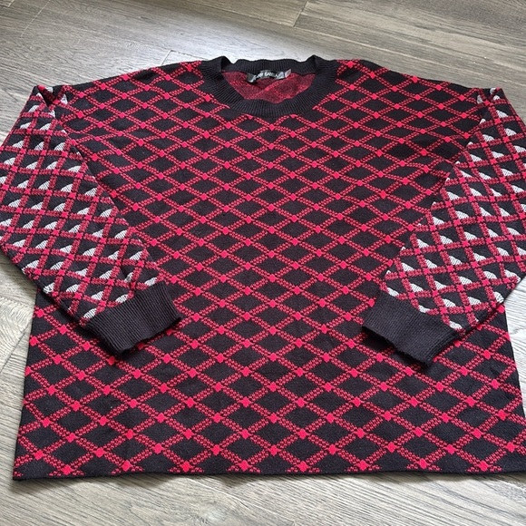 Gabby Isabella | Black and Red Crewneck Sweater w/ Geometric Pattern Size Large - Picture 2 of 11